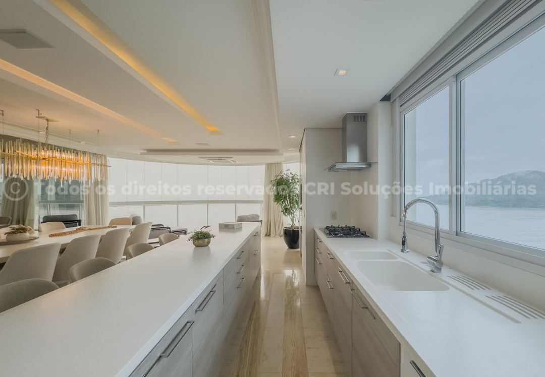 Foto do imóvel Cobertura Duplex Mobiliada com 03 Suítes Frente Mar á venda no Edifício Gran Felicitá em Balneário Camboriú