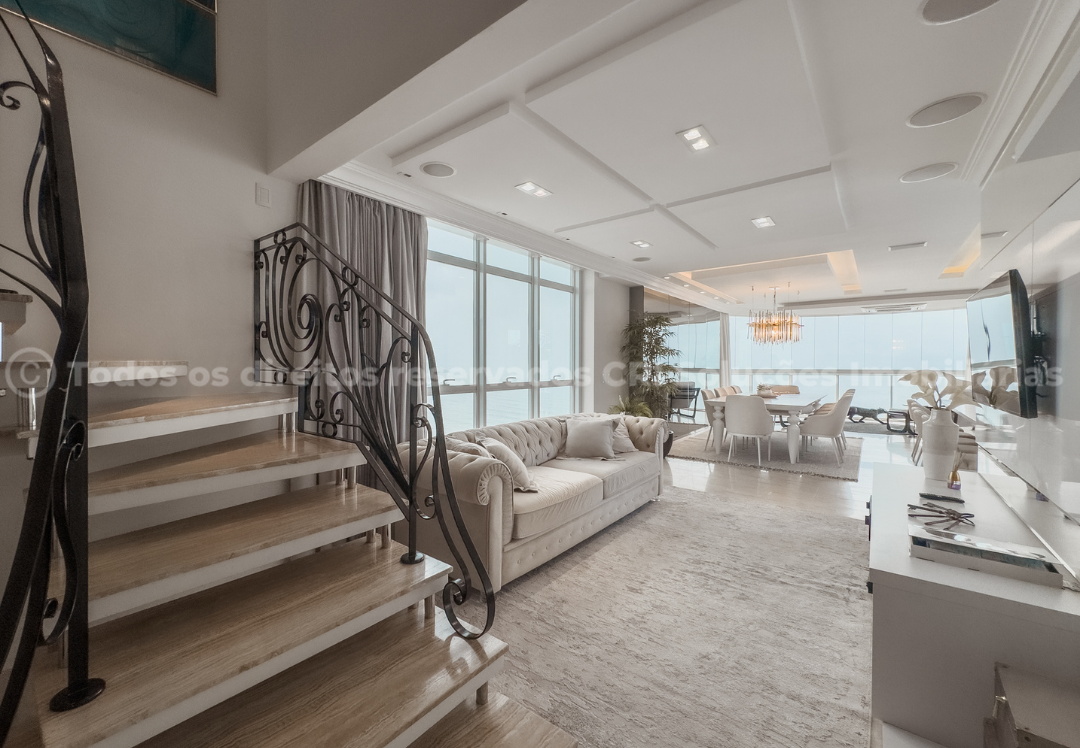 Foto do imóvel Cobertura Duplex Mobiliada com 03 Suítes Frente Mar á venda no Edifício Gran Felicitá em Balneário Camboriú