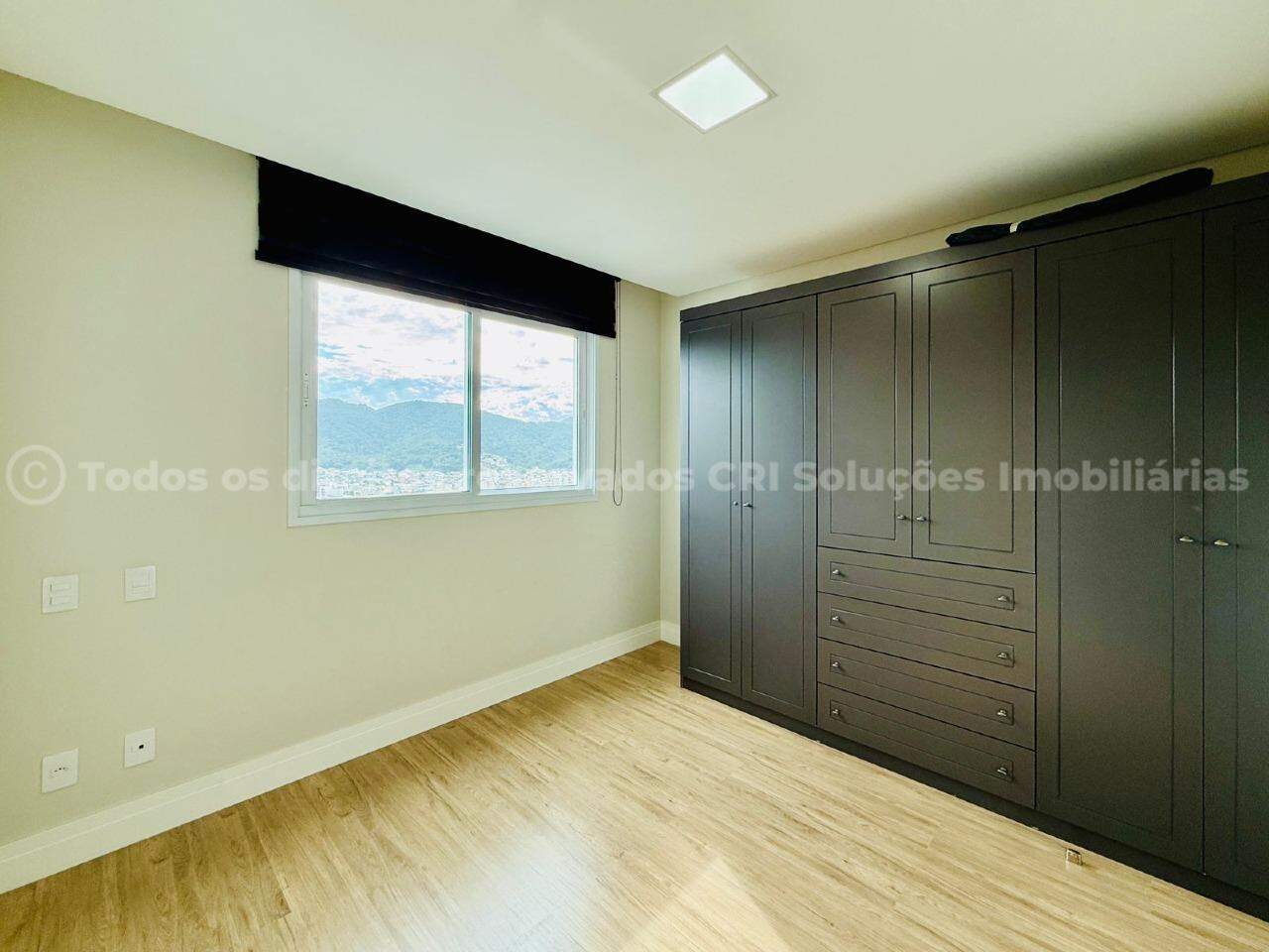 Foto do imóvel Apartamento alto-padrão à venda com 4 quartos sendo 2 suítes e 2 vagas de garagem a 500m do mar no Falcon Tower da FG no centro de Balneário Camboriú