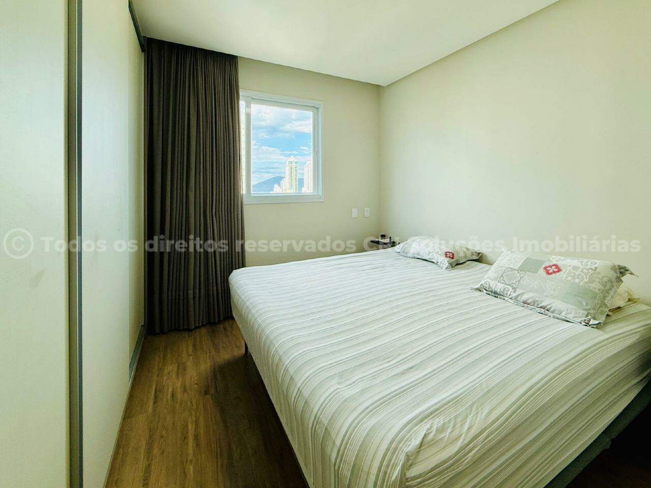 Foto do imóvel Apartamento alto-padrão à venda com 4 quartos sendo 2 suítes e 2 vagas de garagem a 500m do mar no Falcon Tower da FG no centro de Balneário Camboriú