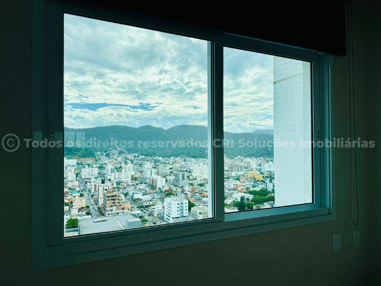 Foto do imóvel Apartamento alto-padrão à venda com 4 quartos sendo 2 suítes e 2 vagas de garagem a 500m do mar no Falcon Tower da FG no centro de Balneário Camboriú