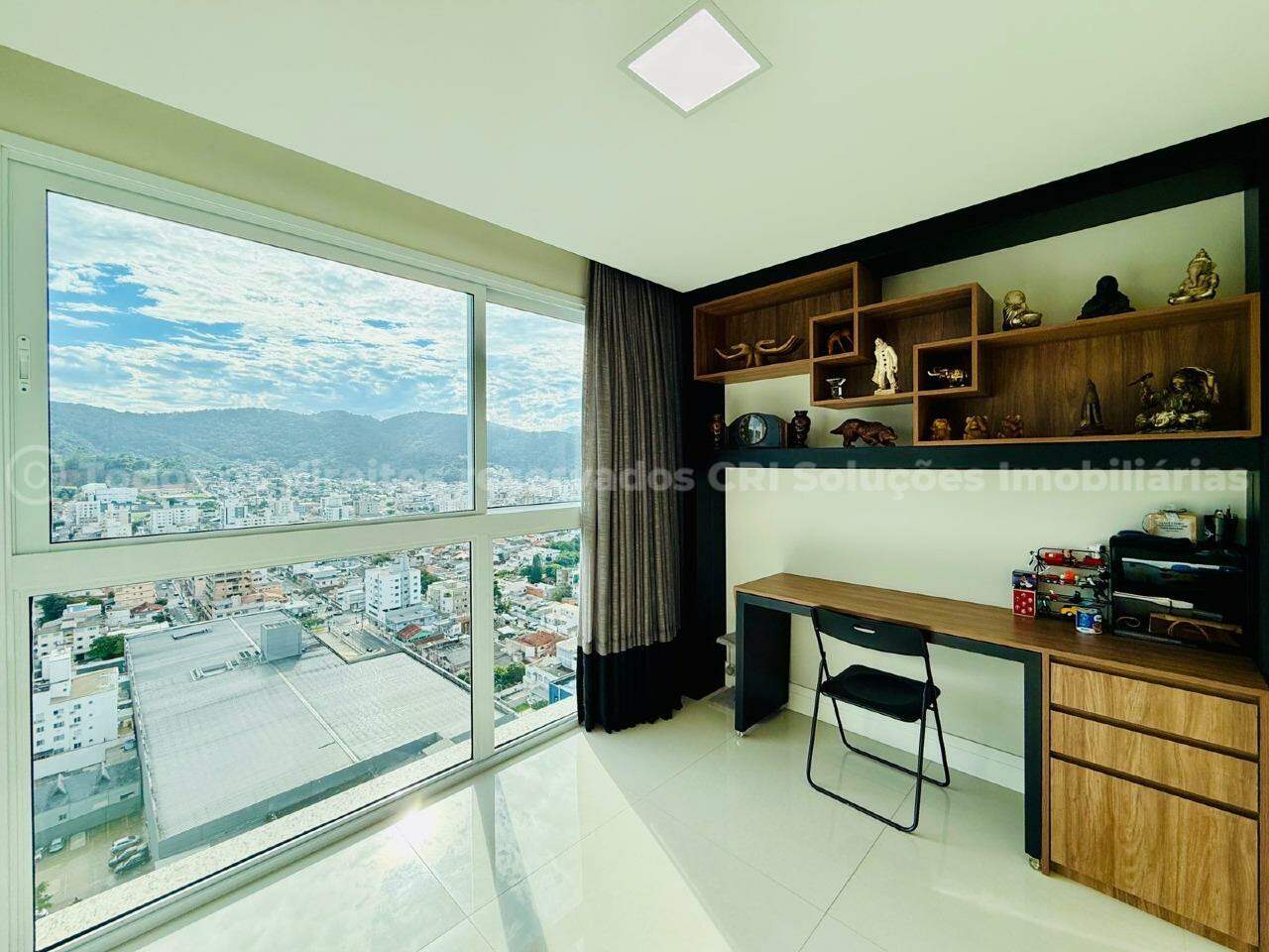 Foto do imóvel Apartamento alto-padrão à venda com 4 quartos sendo 2 suítes e 2 vagas de garagem a 500m do mar no Falcon Tower da FG no centro de Balneário Camboriú