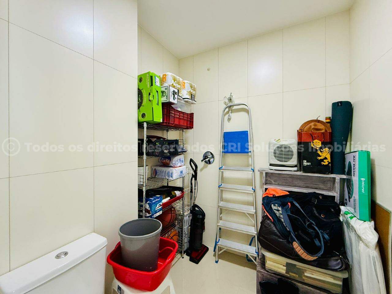 Foto do imóvel Apartamento alto-padrão à venda com 4 quartos sendo 2 suítes e 2 vagas de garagem a 500m do mar no Falcon Tower da FG no centro de Balneário Camboriú